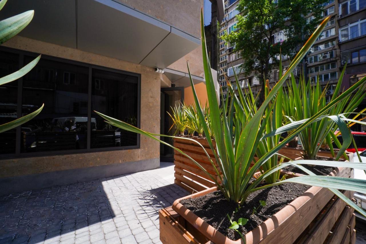 B&M Hotel Yerevan Exterior foto