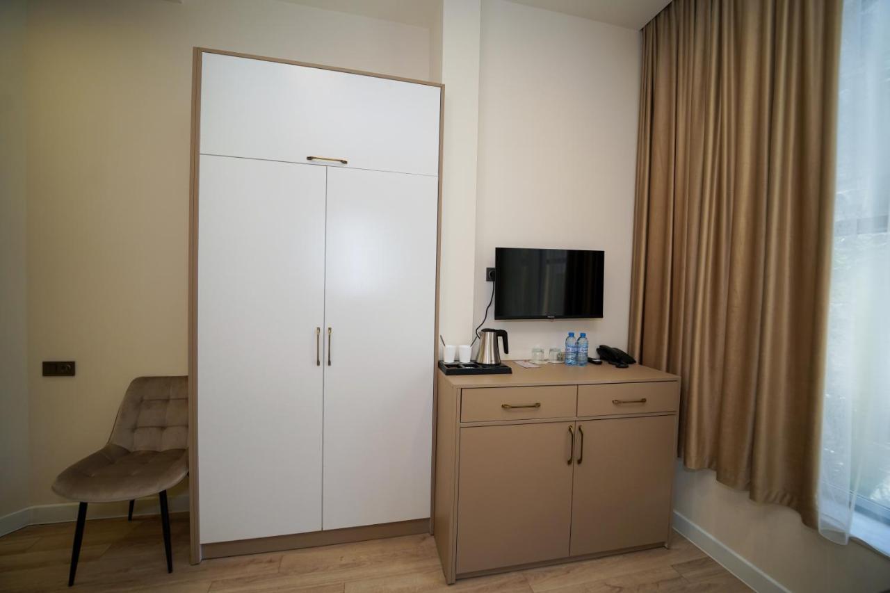B&M Hotel Yerevan Exterior foto